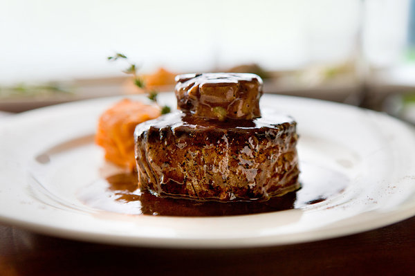 La Sirène on Broome Street in Manhattan has tournedos Rossini, served without toast.
